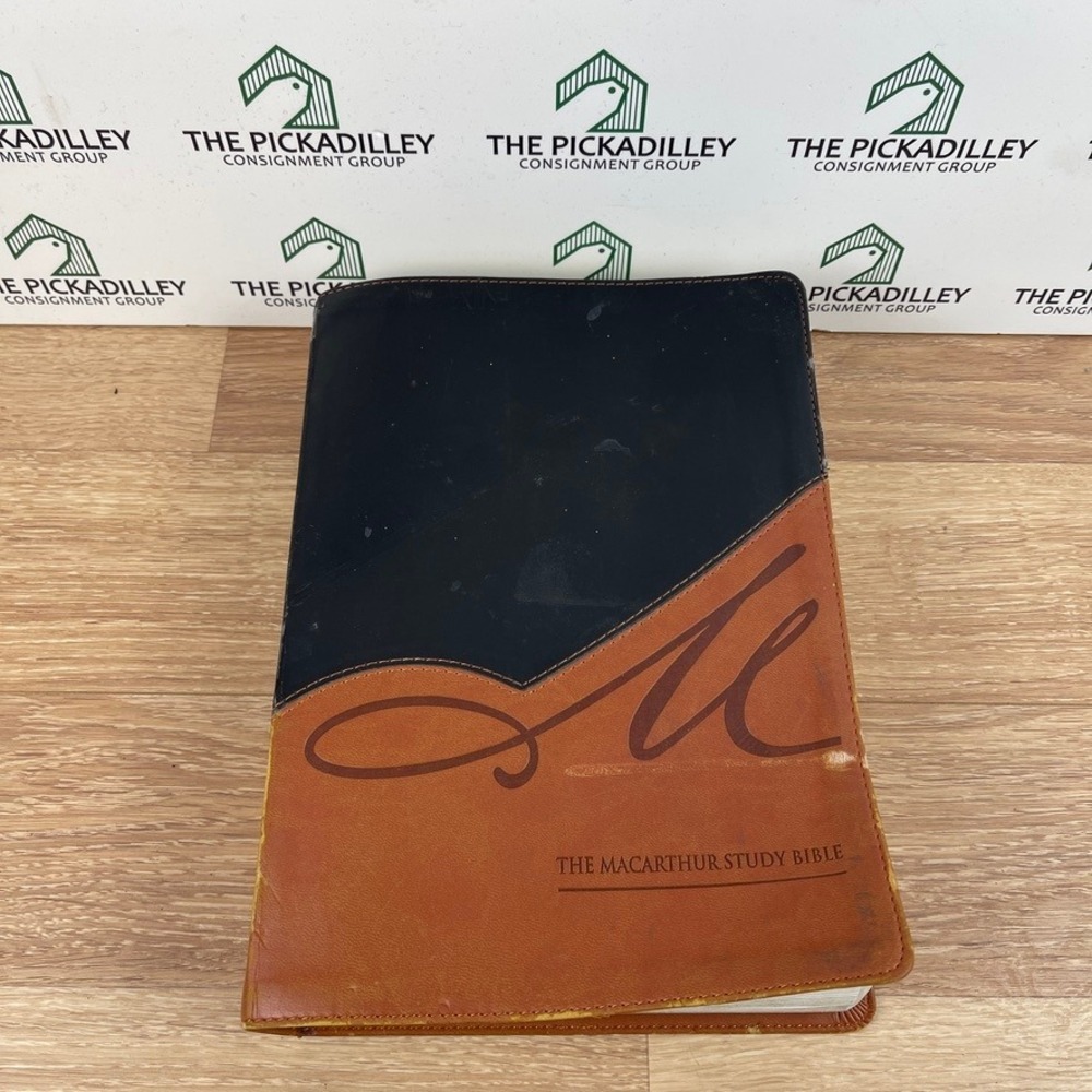 NKJV The MacArthur Study Bible Thomas Nelson Black Brown Two-Tone